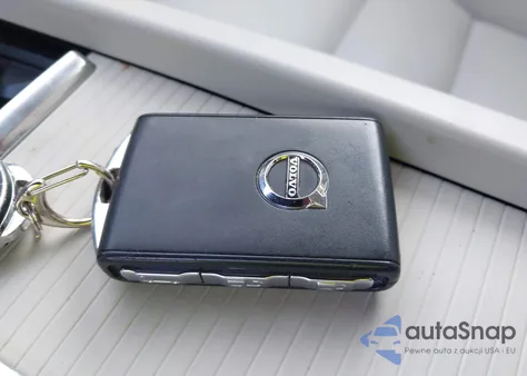 2018 Volvo Xc60 T5 Momentum из США, поврежденный, VIN YV4102RK2J1081399